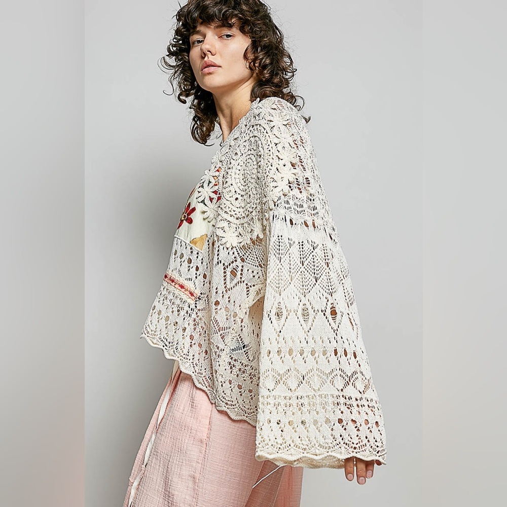 POL Cream V-Neck Oversized Floral Patchwork Crochet Top - Picture 3 of 6